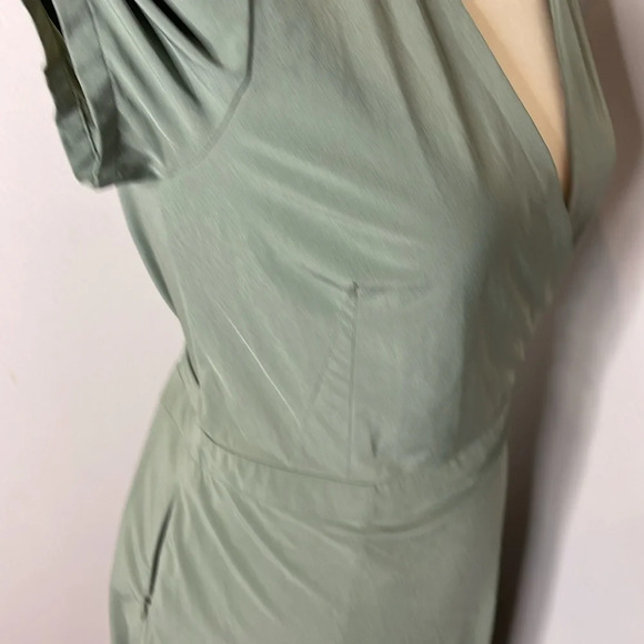 Elegant Green Wrap Dress - Picture 8 of 12